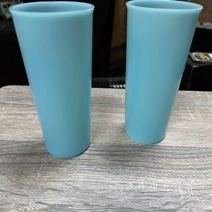 Tupperware Blue
Transclucent 16oz.‎ Tumblers
(#5107D-4) Set Of 2